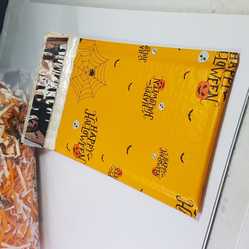 🎃 CLEARANCE 5 pcs Halloween Bubble Mailers 4"x7" in.